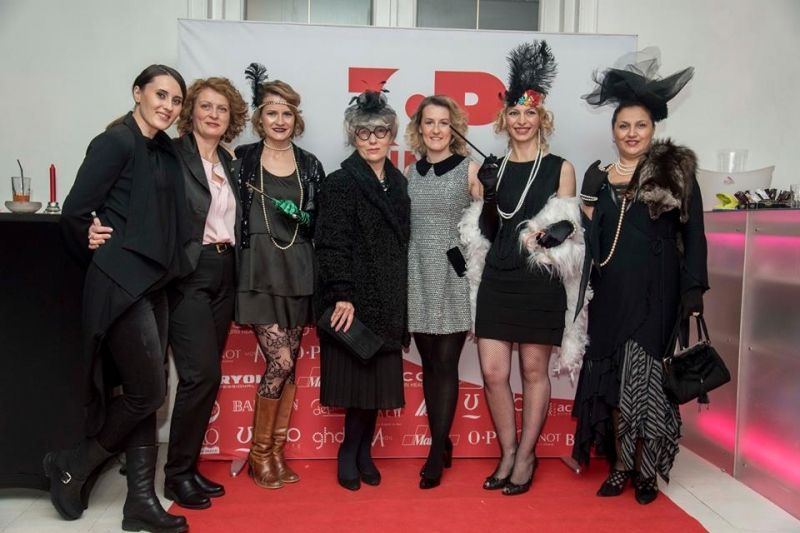 PETRECEREA DE COMPANIE TOP LINE