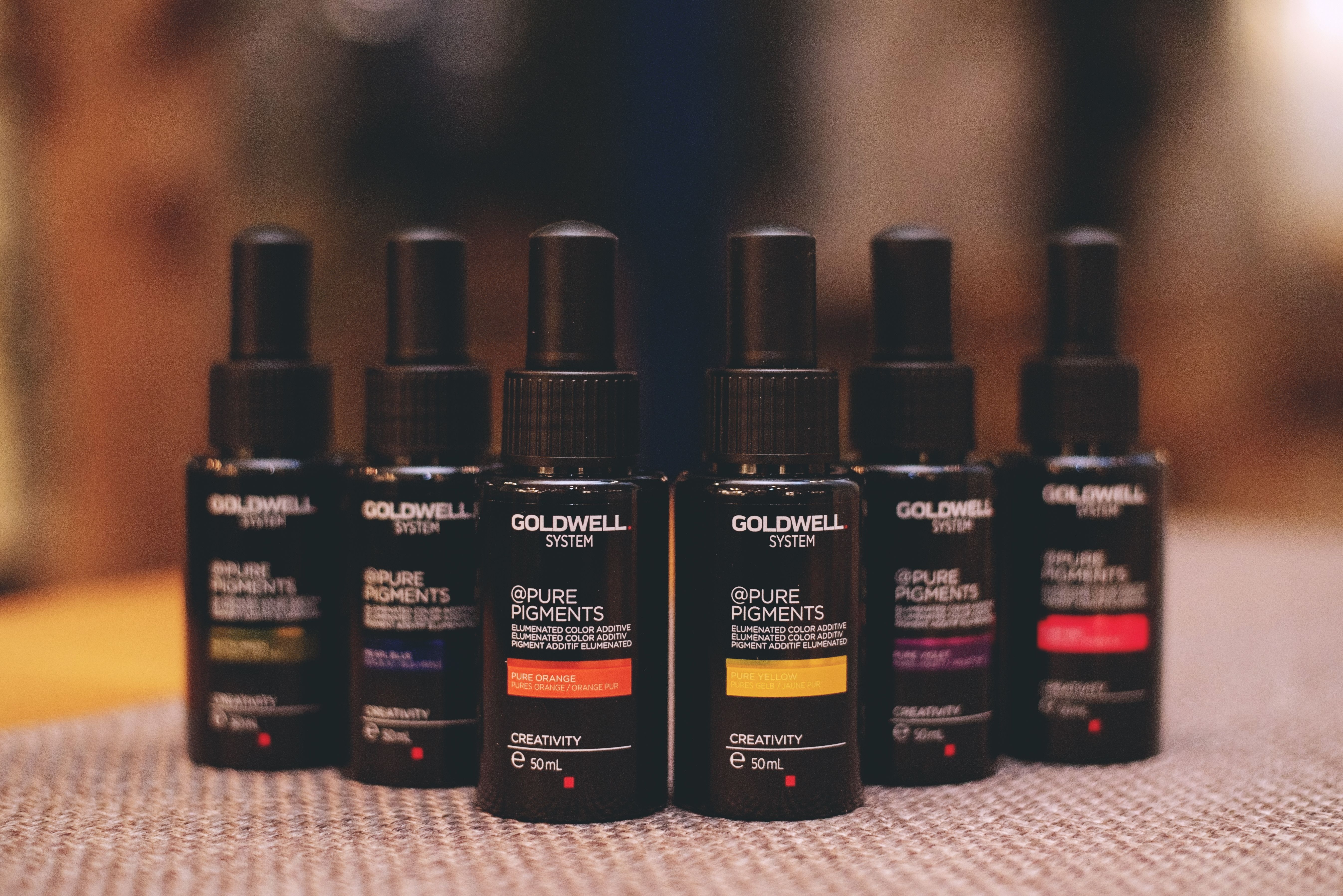 @PURE PIGMENTS marcheaza o revolutie in industria culorilor pentru par by GOLDWELL