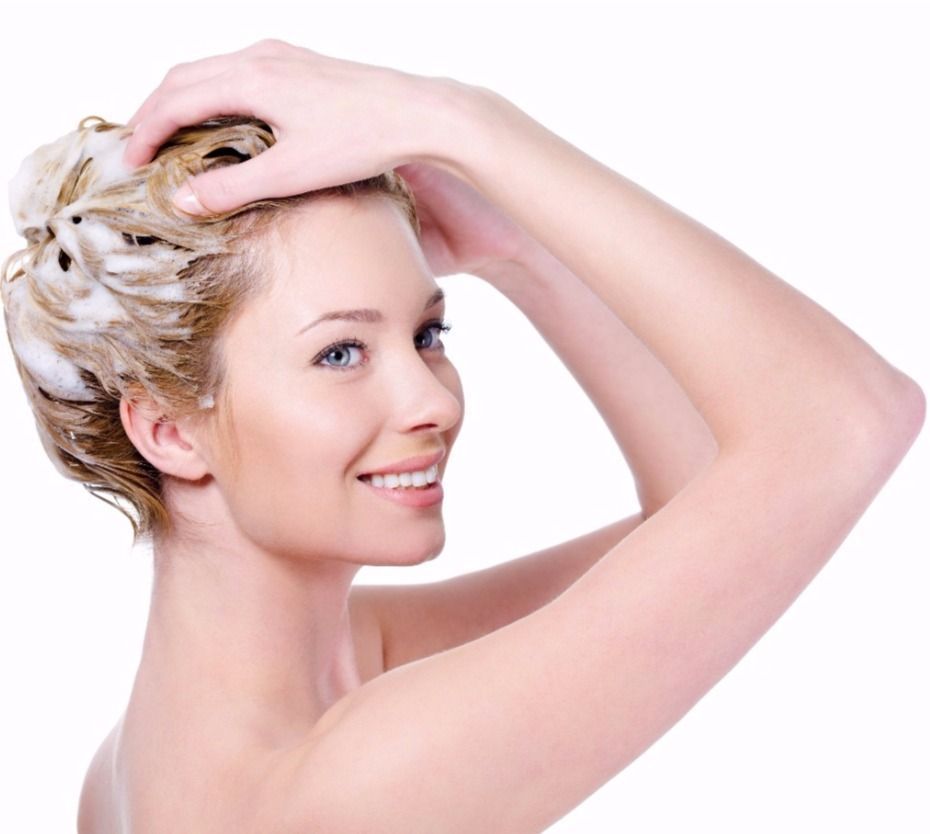 Greseli pe care trebuie sa le eviti atunci cand te speli pe cap