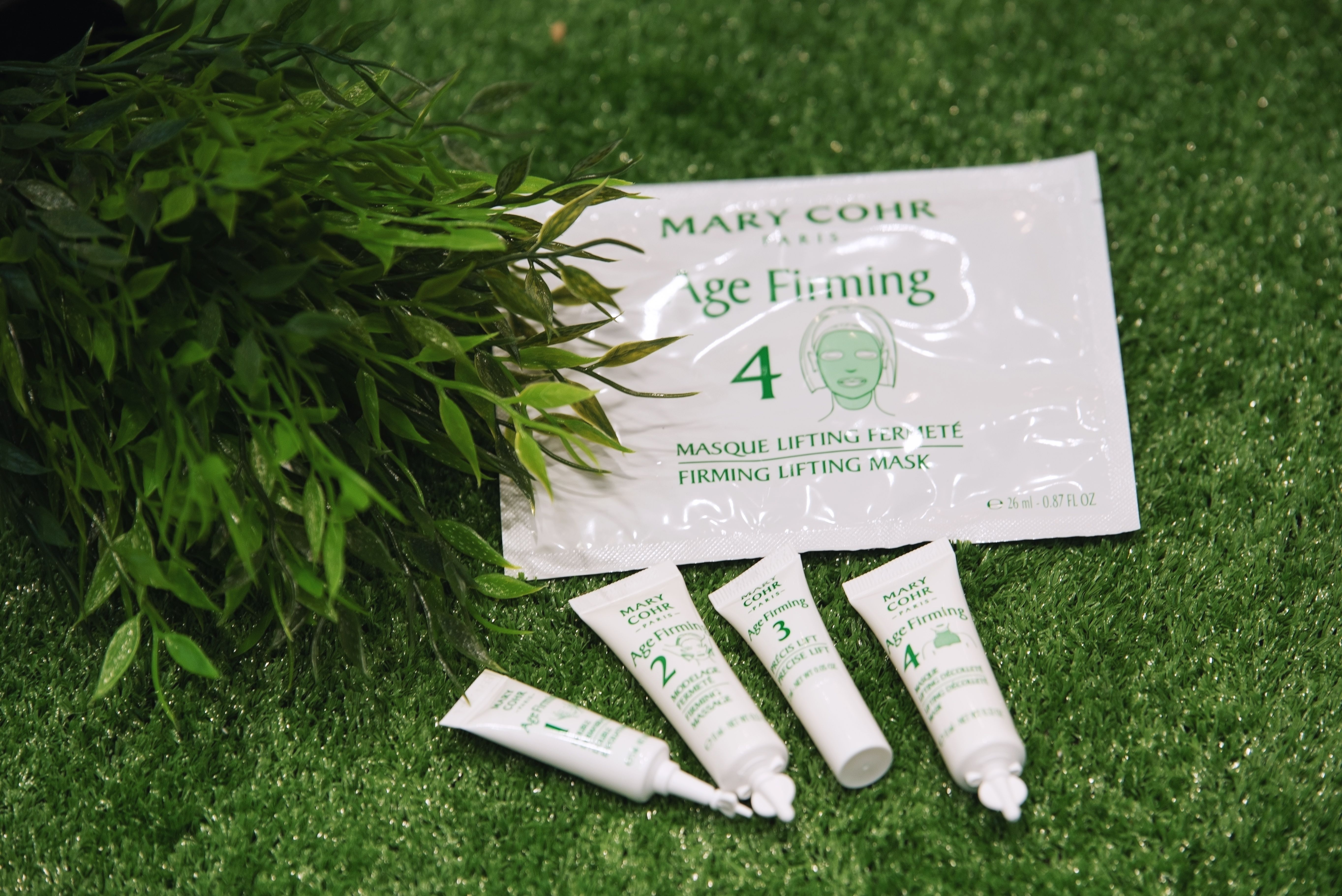 TOP LINE a lansat AGE FIRMING MARY COHR,  cel mai nou tratament complet de lifting si fermitate pentru fata, gat si decolteu