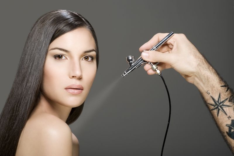 TOT CE TREBUIE SA STII DESPRE MACHIAJUL CU AEROGRAFUL